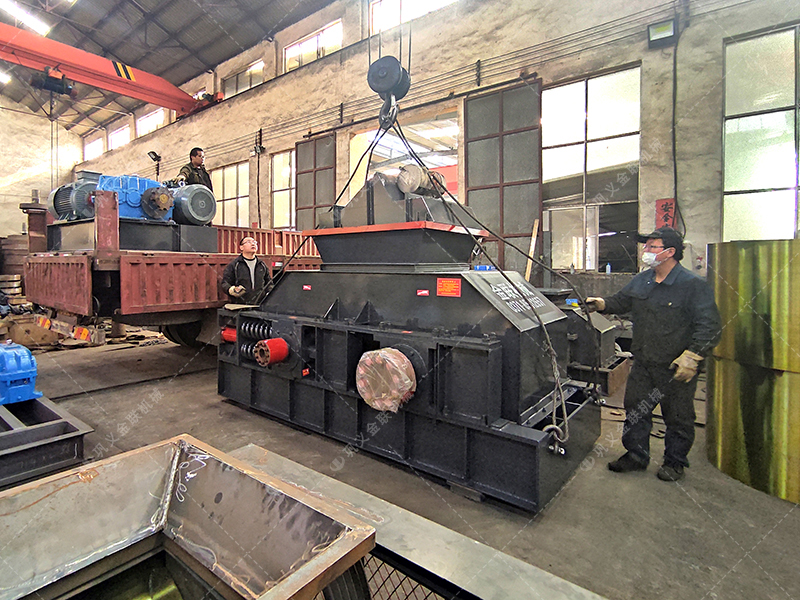 2PG1200X800大型全自動對輥制砂機發往四川成都